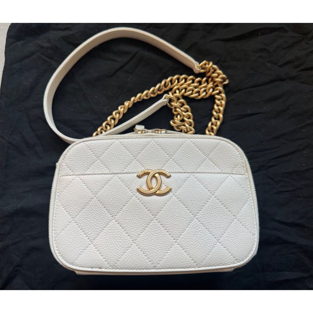 Chanel Caviar Chic Affinity Camera Bag Authentic in Excellent Condition